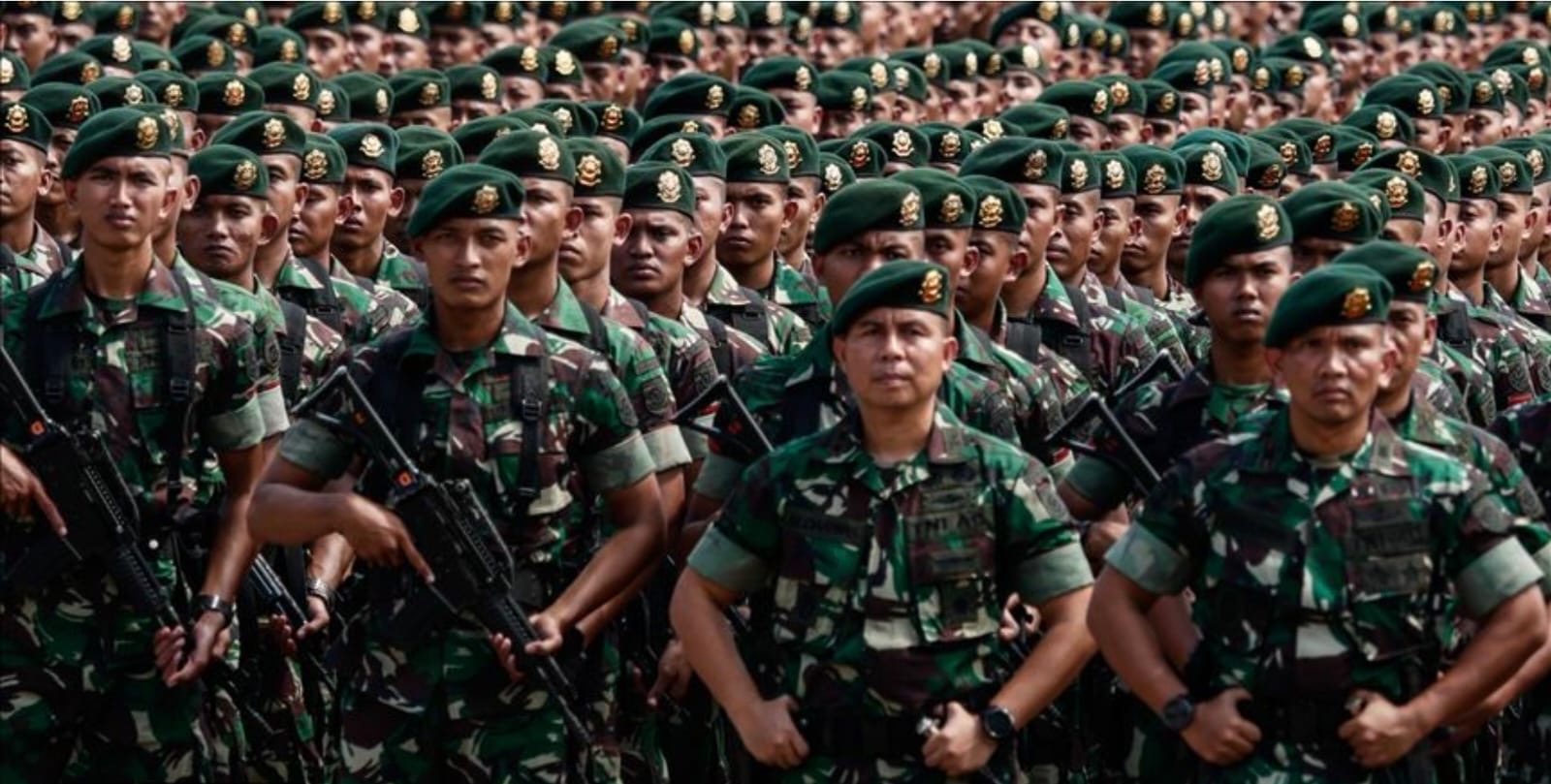Peran dan Fungsi Tentara Nasional Indonesia dalam Menjaga Ketertiban Masyarakat Ditinjau dari Perspektif Konstitusi dan Peraturan Perundang-undangan Oleh: Dr. Teguh Suharto Utomo, S.Psi., S.H., M.H., M.M.