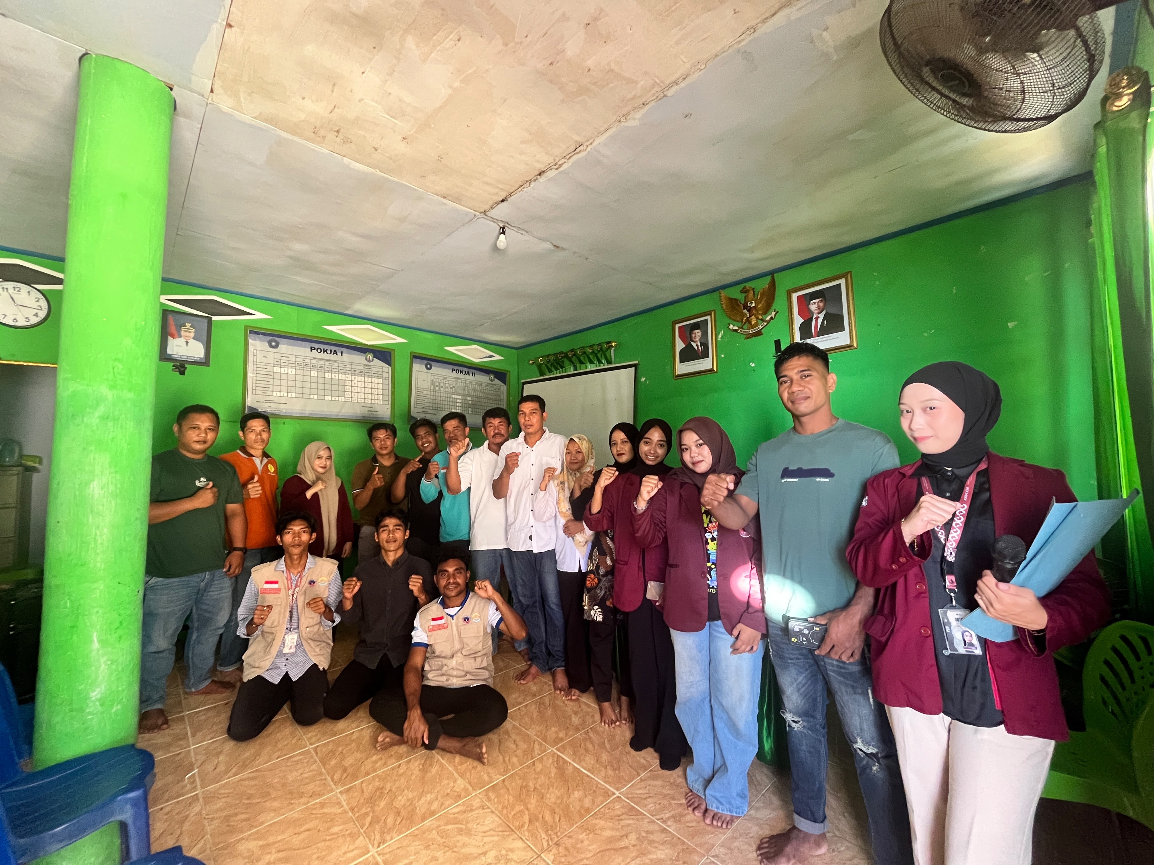 Mahasiswa KKN XVI Kelompok 61 USN Kolaka Gelar Seminar Tata Kelola Administrasi Desa Berbasis Teknologi