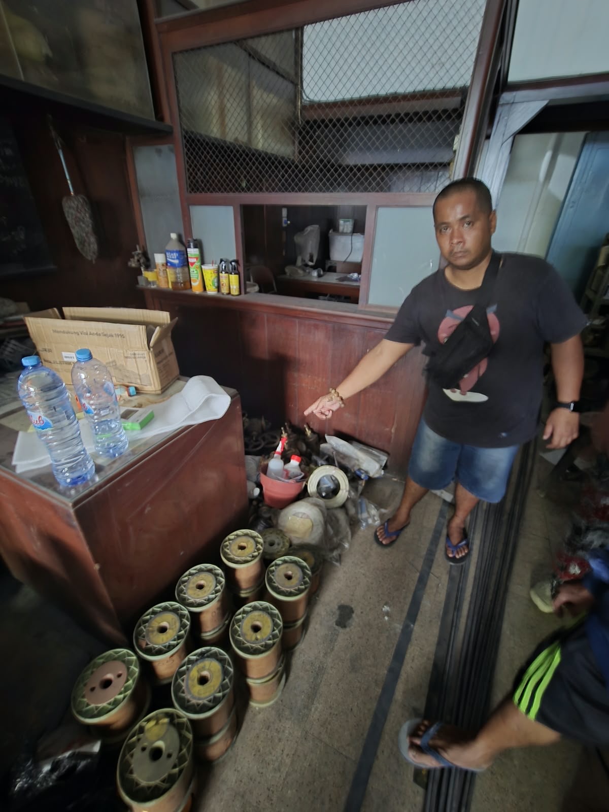 Dr Teguh Suharto Utomo, SUDAH 7 KALI DIBOBOL, RUKO KEMBANG JEPUN 29 SEAKAN JADI “ATM” MALING Kinerja APH Polsek Pabean Cantikan dan Kapolres KP3 Surabaya Dipertanyakan: Berapa Kali Lagi Warga Harus Jadi Korban?